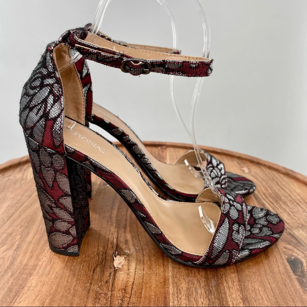 Merona Womens Ankle Strap Sandals Maroon Silver Floral Fabric High Block 8
